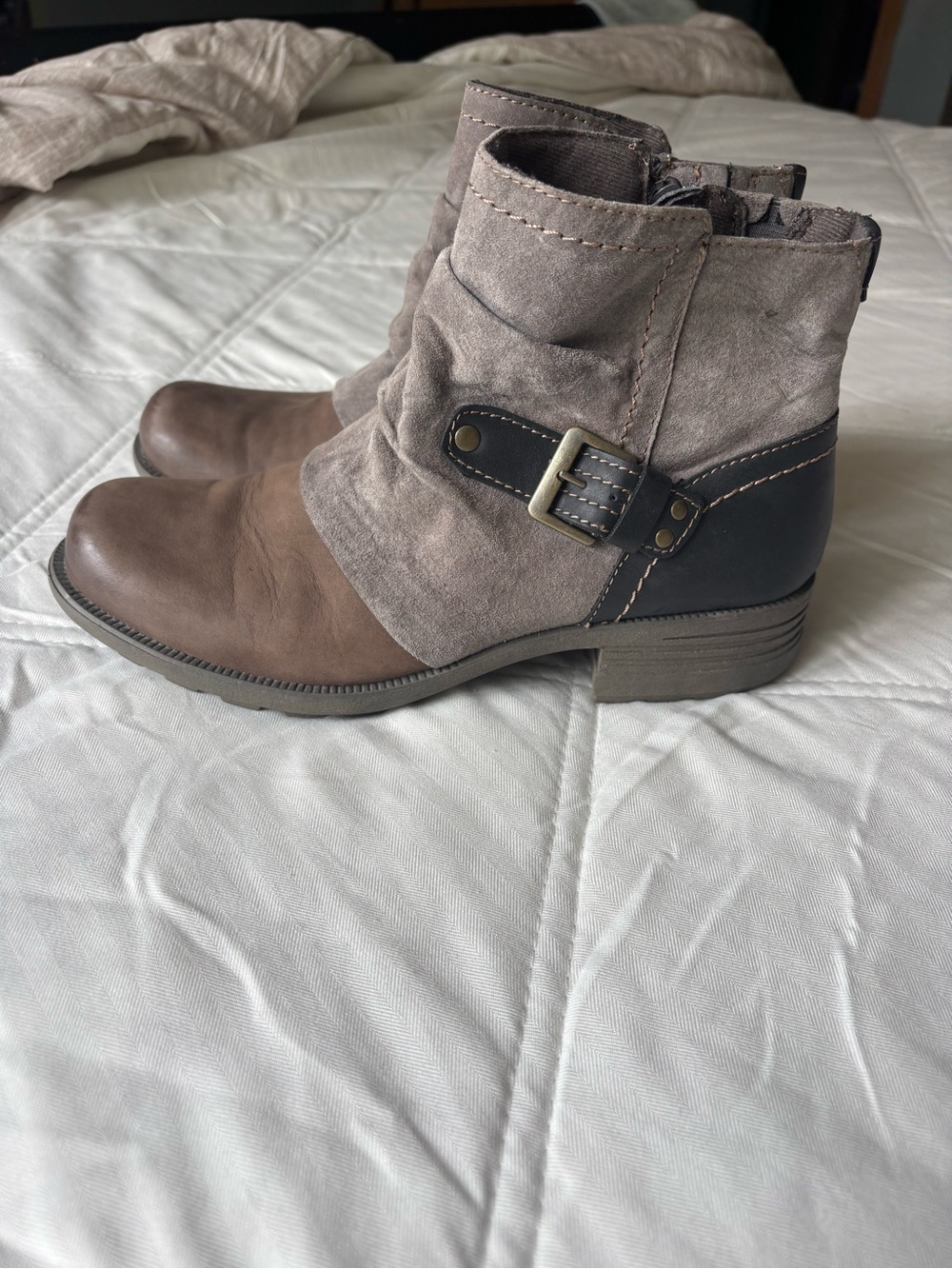 Earth Origins  Casual Suede & Leather Ankle Boots in Taupe black grey size 9